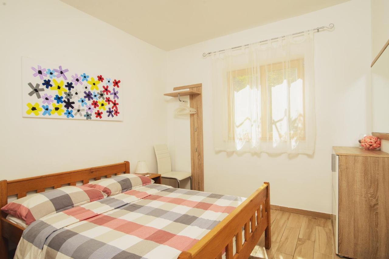 Villa Bua - Beautiful Seafront Apartments Trogir Exterior photo
